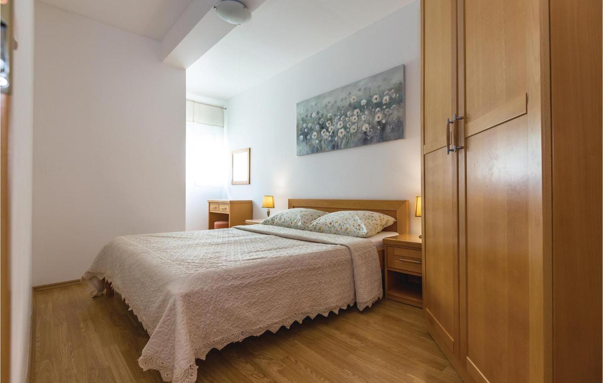 Stunning Apartment In Makarska With Wifi Экстерьер фото
