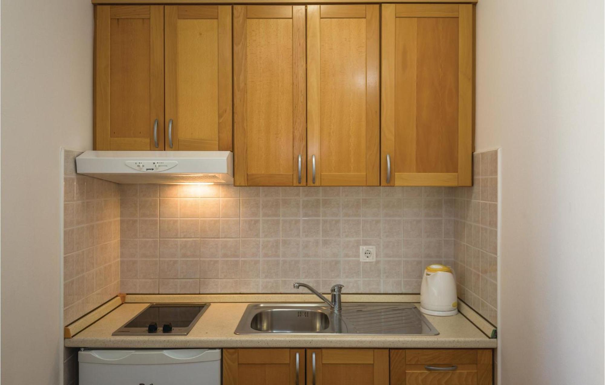 Stunning Apartment In Makarska With Wifi Экстерьер фото