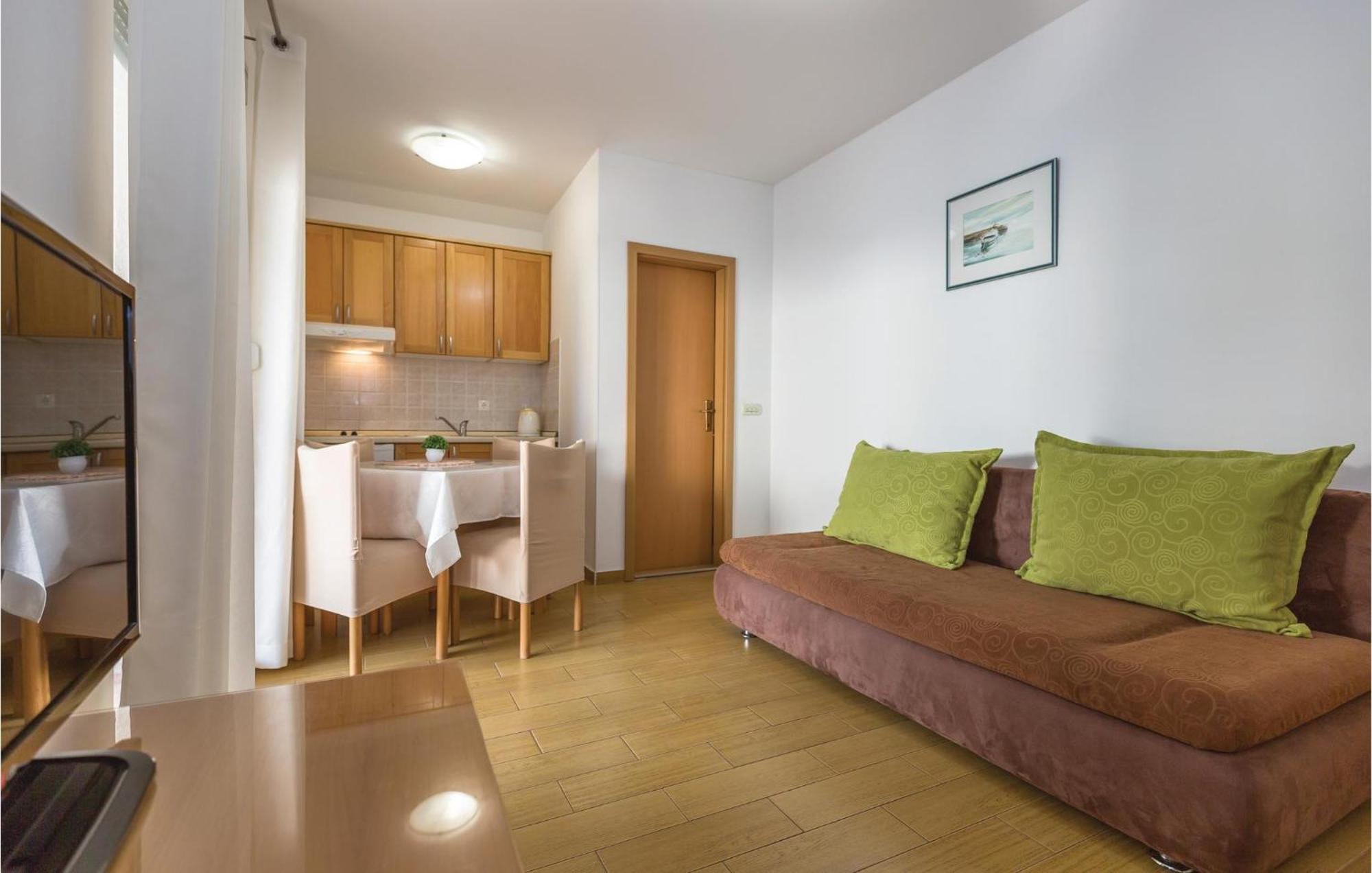 Stunning Apartment In Makarska With Wifi Экстерьер фото