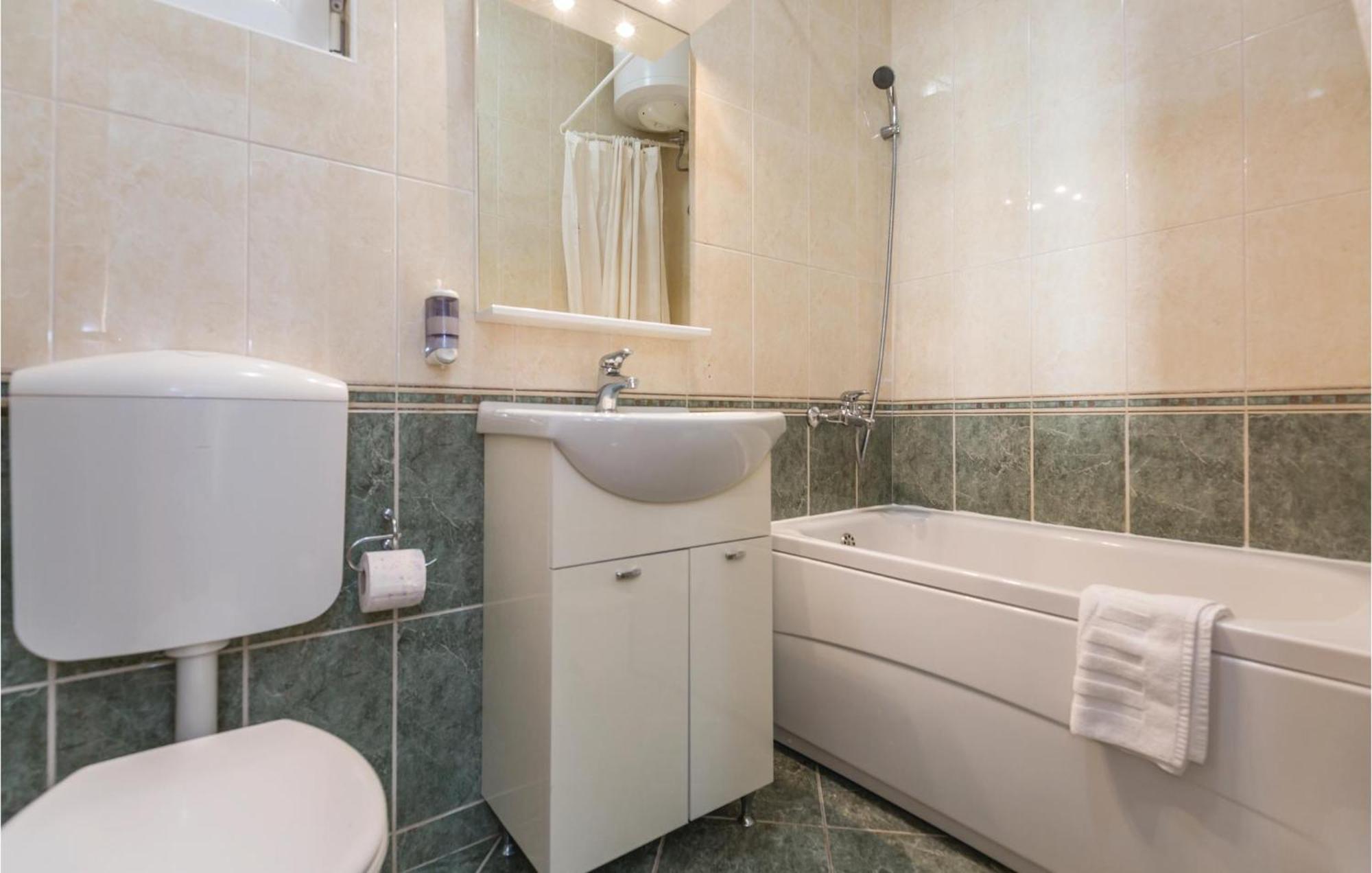 Stunning Apartment In Makarska With Wifi Экстерьер фото