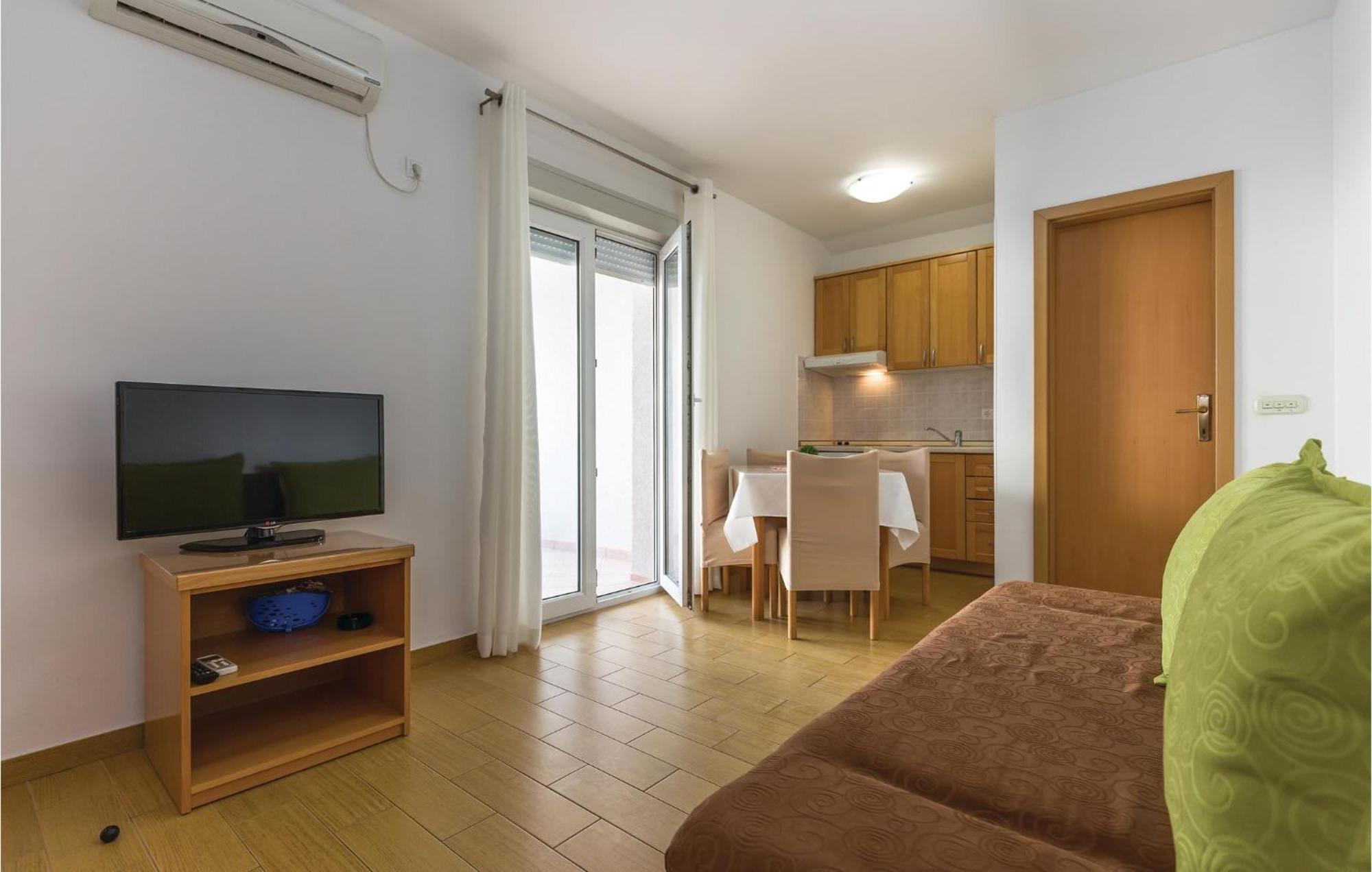 Stunning Apartment In Makarska With Wifi Экстерьер фото