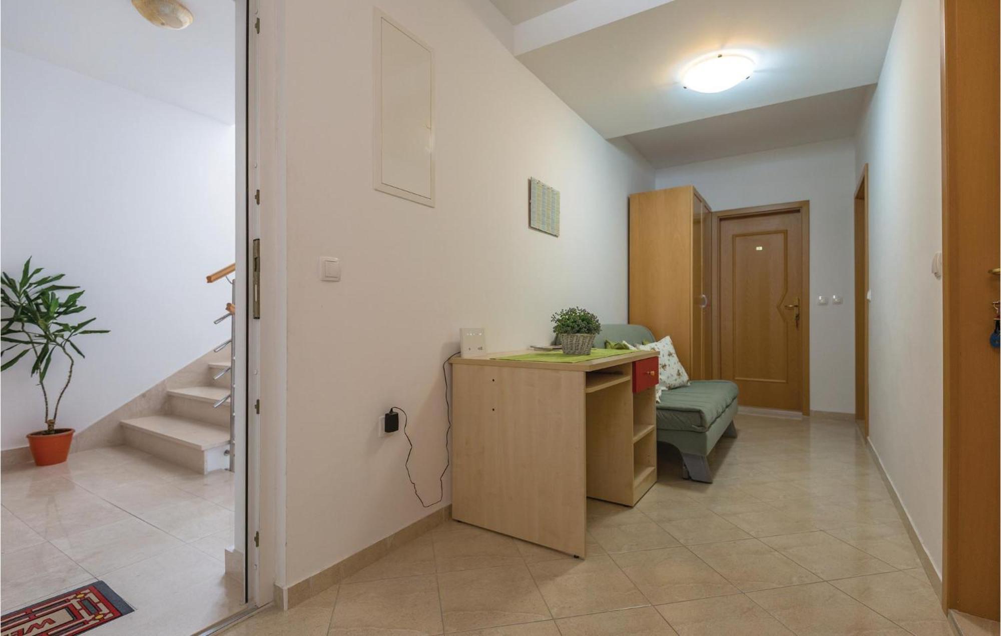 Stunning Apartment In Makarska With Wifi Экстерьер фото